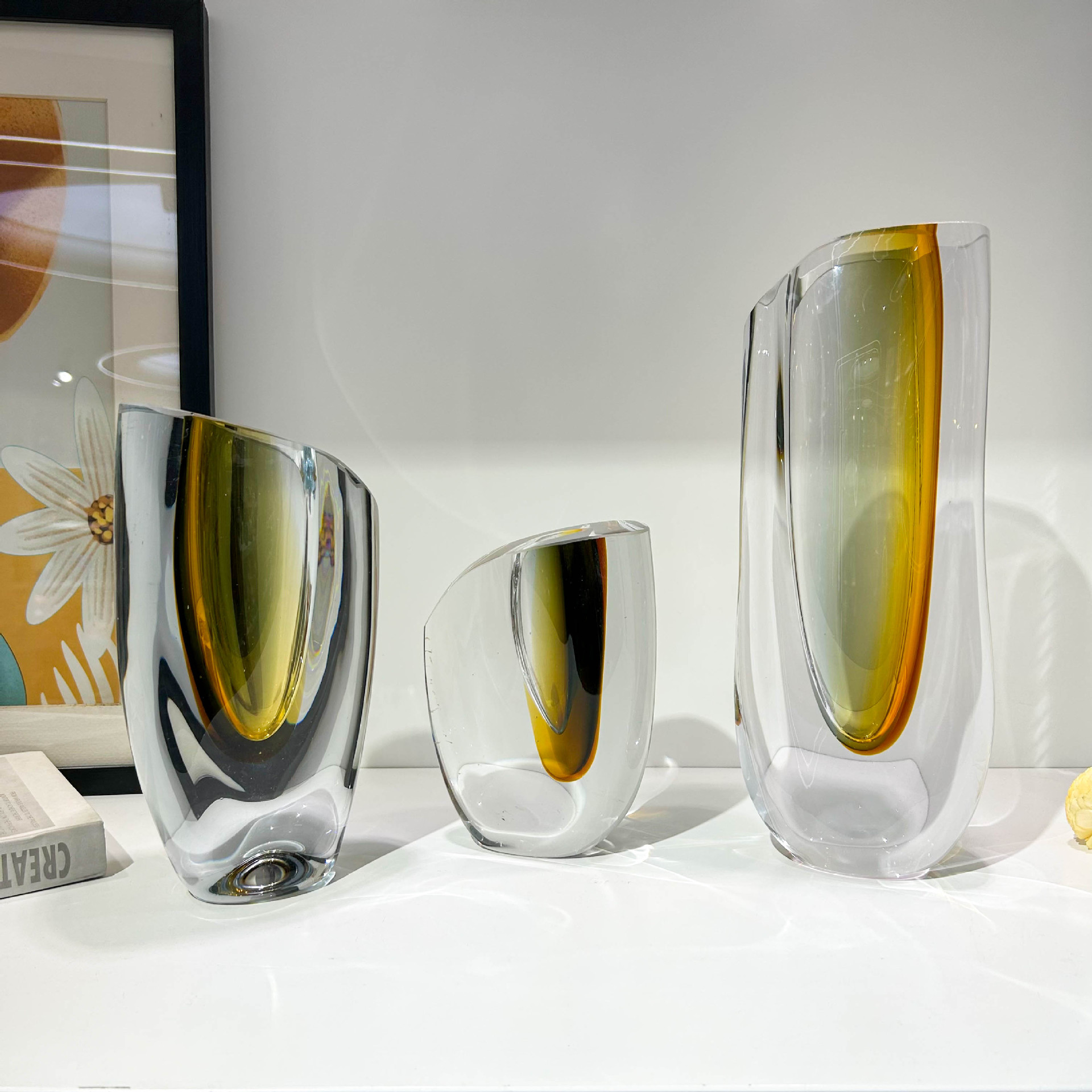 Home Decor Exhibition - Vas bunga modern minimalis dengan aksen